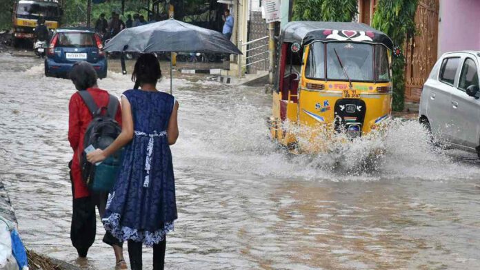 వాతావరణ శాఖ హెచ్చరిక.. ఈ ప్రాంతాల్లో ఈదురుగాలులతో అతిభారీ వర్షాలు